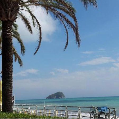 A 5 Minuti Dal Mare - Dolphin Beach House Spotorno Ngoại thất bức ảnh
