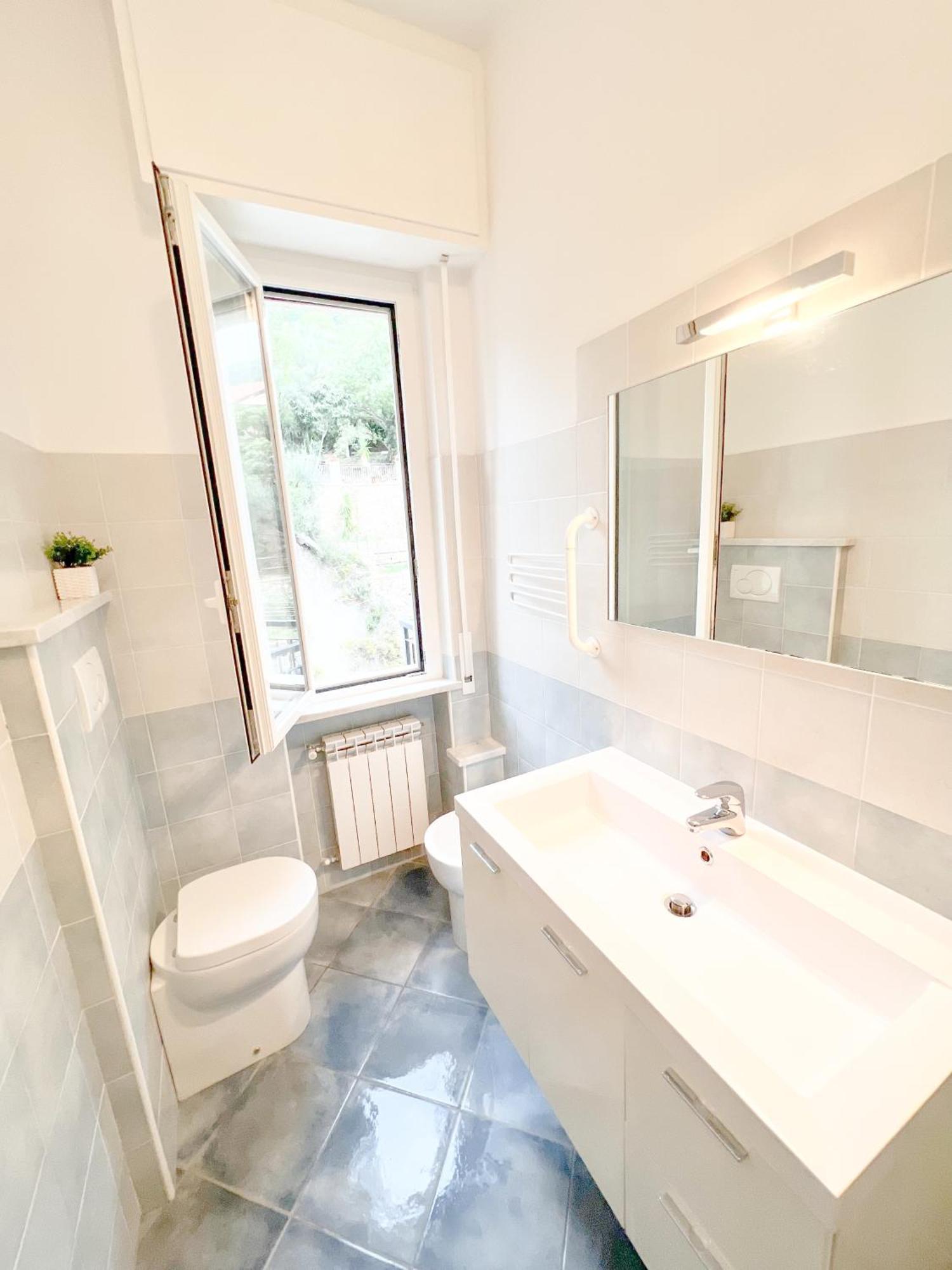 A 5 Minuti Dal Mare - Dolphin Beach House Spotorno Ngoại thất bức ảnh