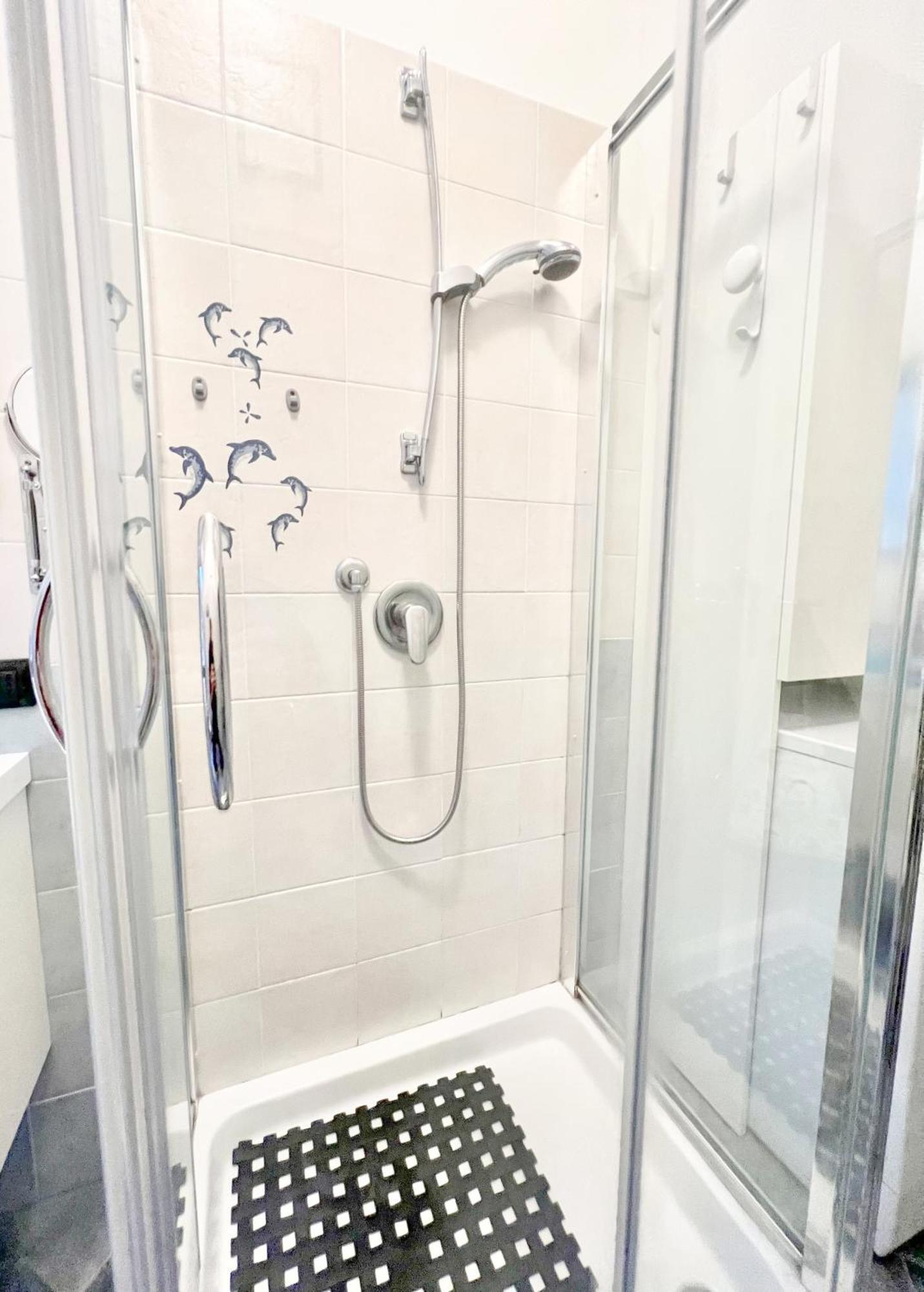 A 5 Minuti Dal Mare - Dolphin Beach House Spotorno Ngoại thất bức ảnh